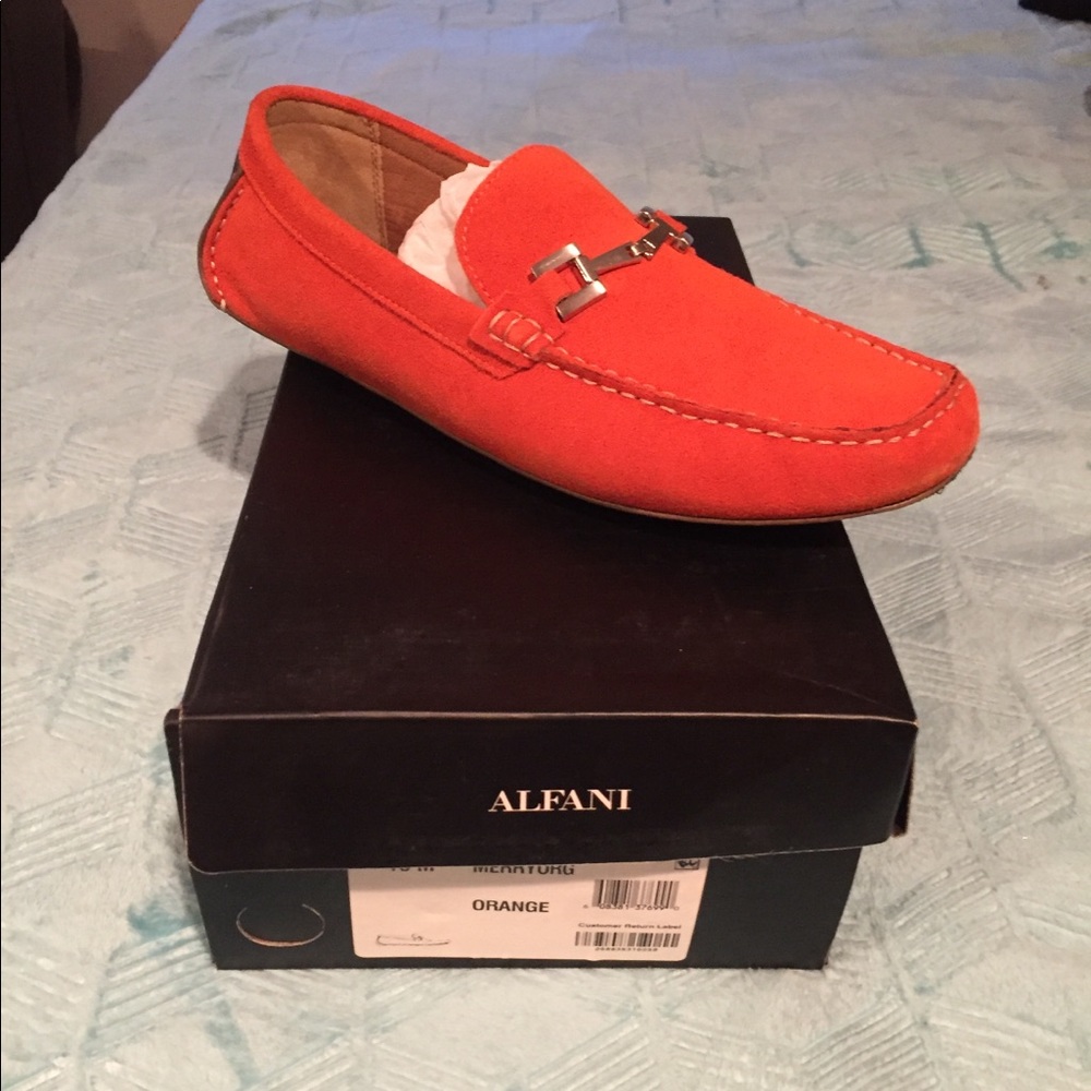 Brand new never worn men’s loafers